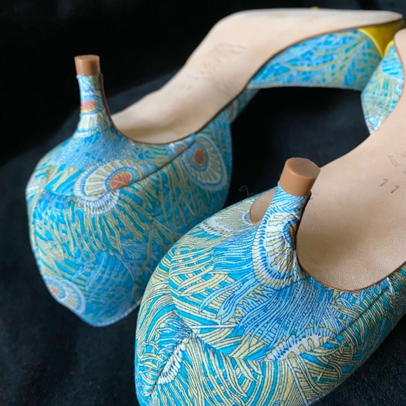 Butter Peacock Leather Kitten Heel shoes.  Never worn - Picture 7 of 8